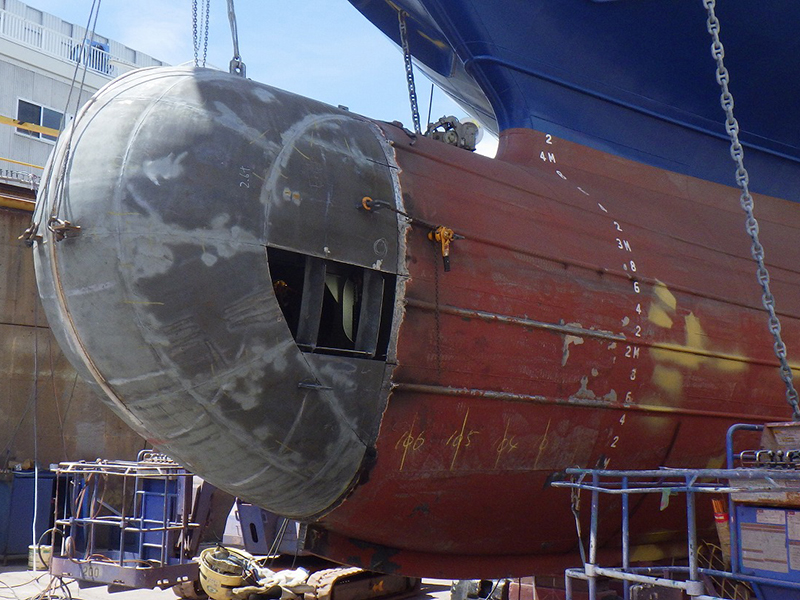 修繕船の外板切替工事