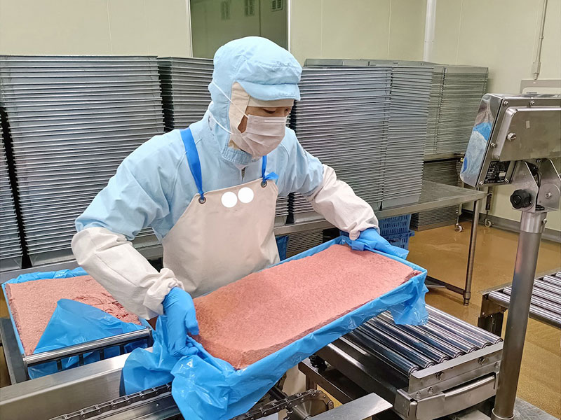 ミンチ計量作業の様子